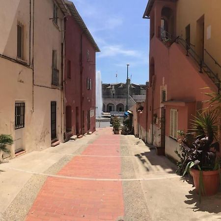 Between The Roofs Of Menton Old Town And The Sea ภายนอก รูปภาพ