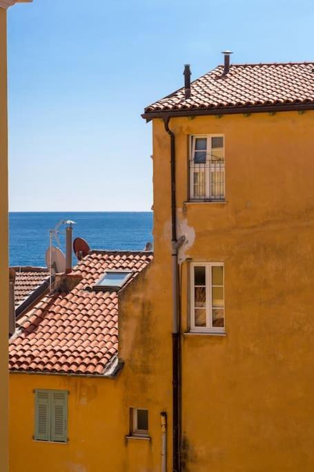 Between The Roofs Of Menton Old Town And The Sea ภายนอก รูปภาพ
